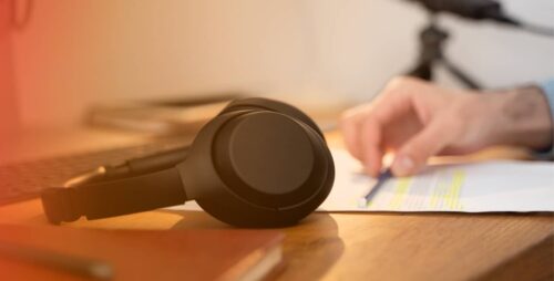 Guía de radio: ¿Cómo lanzar con éxito una emisora de radio en 2026?