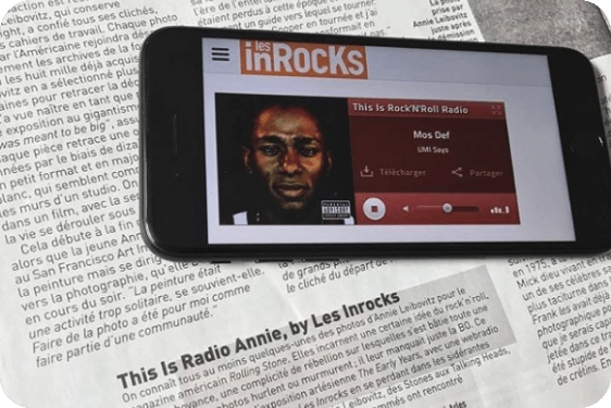 Smartphone avec le player radio Les inRocks